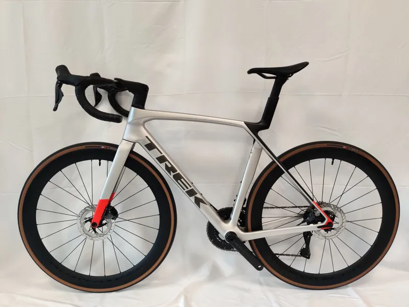 EX DEMO Trek Madone SL 7 Di2 Gen 8 Road Bike MediumLarge 2024 in Lunar Silver-2