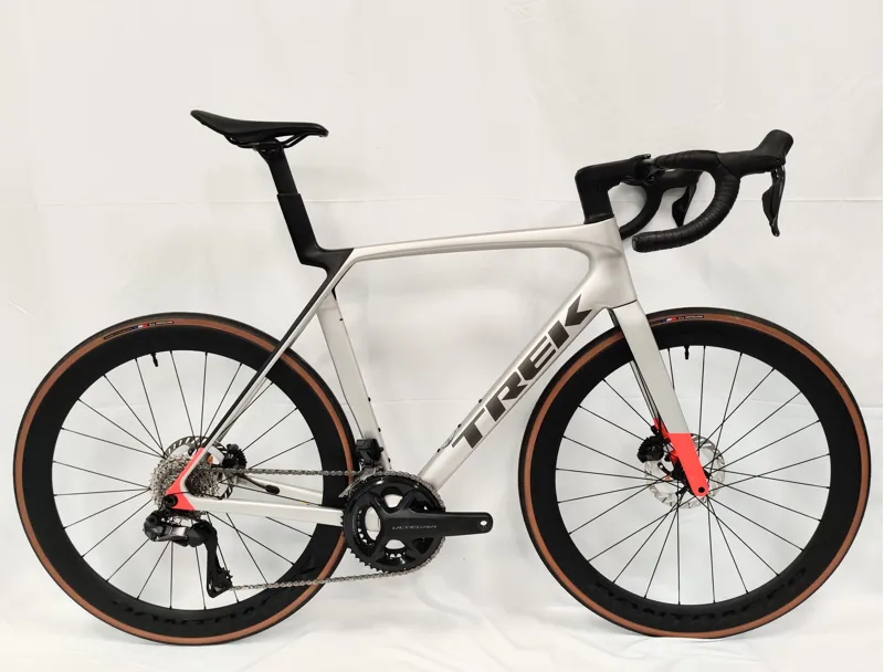 EX DEMO Trek Madone SL 7 Di2 Gen 8 Road Bike Large 2025 in Lunar Silver