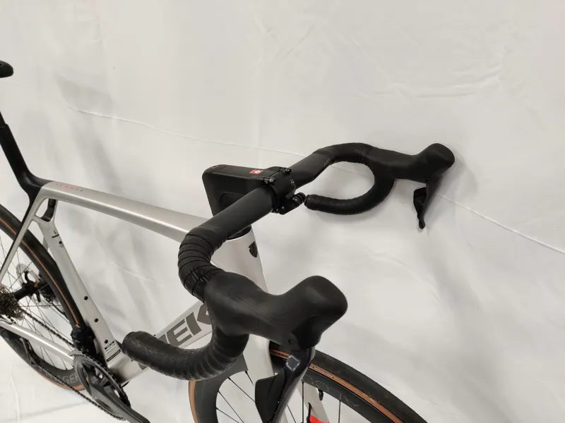 EX DEMO Trek Madone SL 7 Di2 Gen 8 Road Bike Large 2025 in Lunar Silver-3