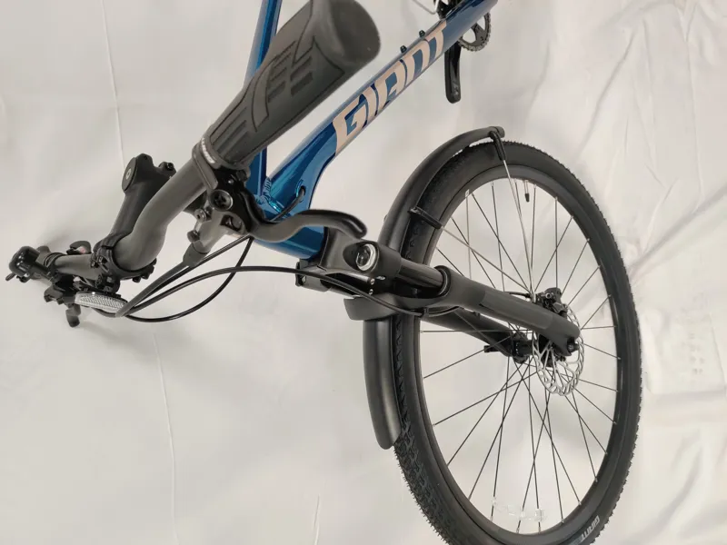ONE OFF Giant Roam 0 Disc Hybrid Bike Medium 2025 in Sea Sparkle With Equipment Package-11