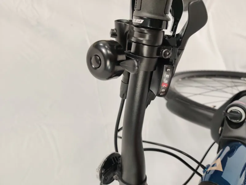 ONE OFF Giant Roam 0 Disc Hybrid Bike Medium 2025 in Sea Sparkle With Equipment Package-2