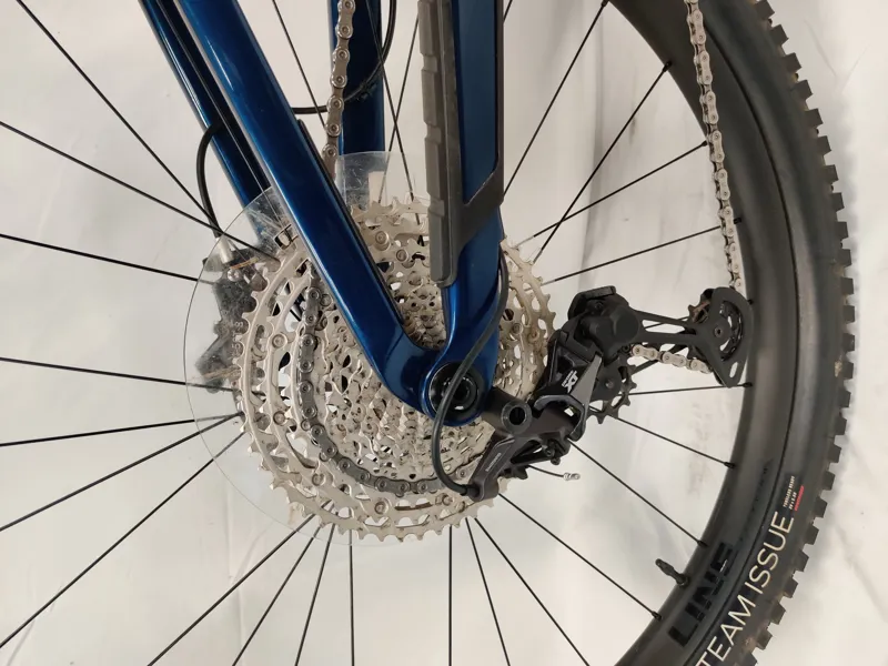 EX DEMO Trek Fuel EXe 9.8 XT Electric Mountain Bike Medium 2025 in Mulsanne Blue-11