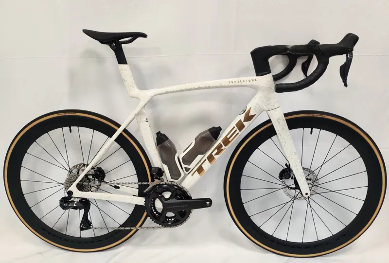 Balfes Bikes EX DEMO Trek Madone SLR 7 Di2 Gen 8 Road Bike MediumLarge 2025 in Era White | Free postage over £30, £10 off first order, price match & 0% finance.