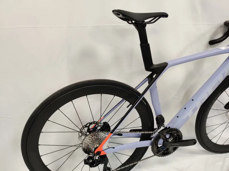 EX DISPLAY Trek Madone SL 6 Gen 8 Di2 Road Bike Medium 2026 in Matte Lavender Haze/Deep Smoke-2
