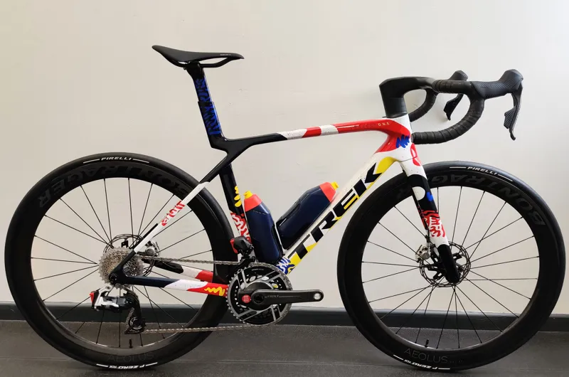 EX DEMO Trek Madone SLR 9 AXS Road Bike Medium 2026 in ICON Couler