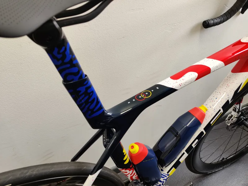 EX DEMO Trek Madone SLR 9 AXS Road Bike Medium 2026 in ICON Couler-6