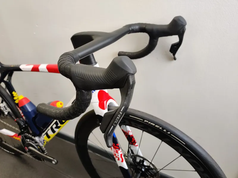 EX DEMO Trek Madone SLR 9 AXS Road Bike Medium 2026 in ICON Couler-4