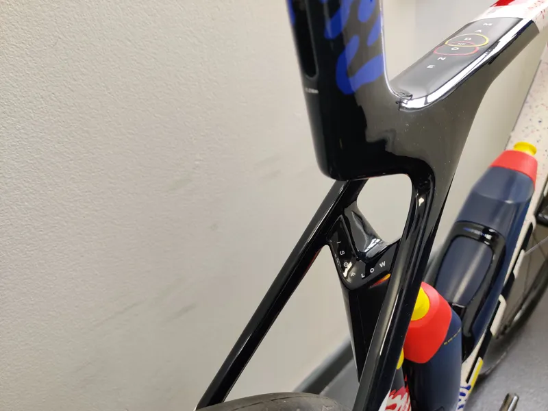 EX DEMO Trek Madone SLR 9 AXS Road Bike Medium 2026 in ICON Couler-2