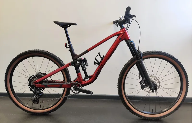 EX DISPLAY Trek Fuel EX 8 Gen 7 Full Suspension Mountain Bike Large 2026 in Gloss Fury Red