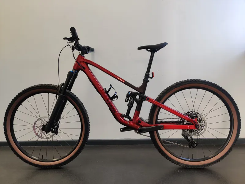 EX DISPLAY Trek Fuel EX 8 Gen 7 Full Suspension Mountain Bike Large 2026 in Gloss Fury Red-4