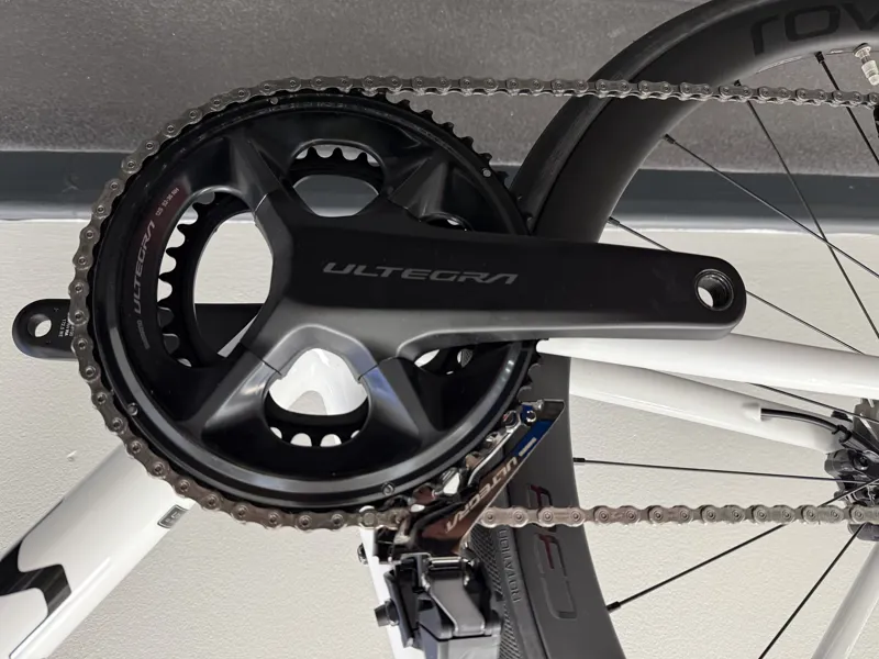 EX DISPLAY Specialized Tarmac SL8 Expert Ultegra Di2 Carbon Road Bike 56cm 2025 in Gloss White/Black Metallic-2