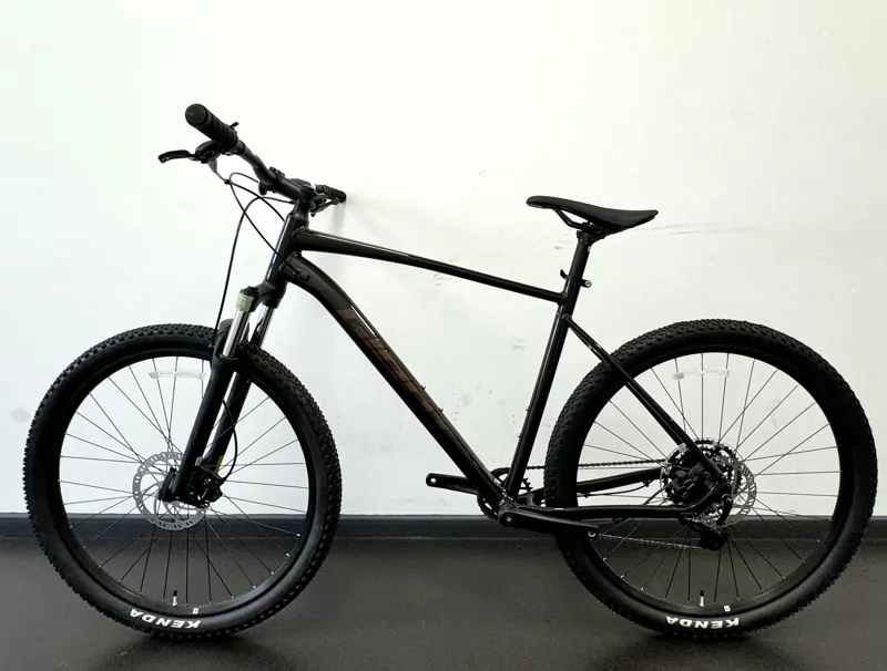 EX DISPLAY Giant Talon 2 29in Hardtail Mountain Bike X-Large 2024 in Gloss Metallic Black/Hematite-1