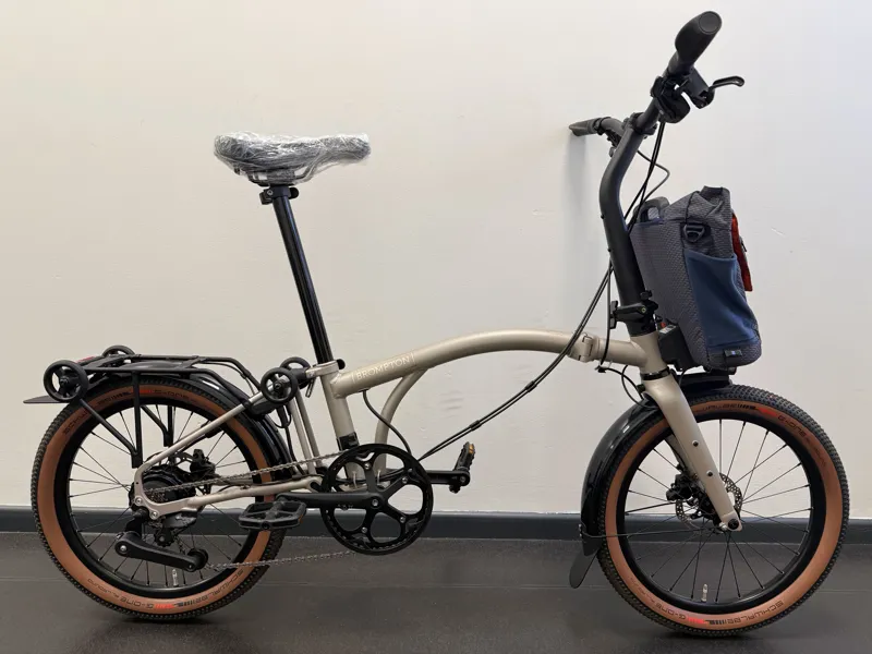 EX DEMO Brompton Electric G Line with Roller Frame 4 Speed Folding Bike Large 2026 in Traildust White