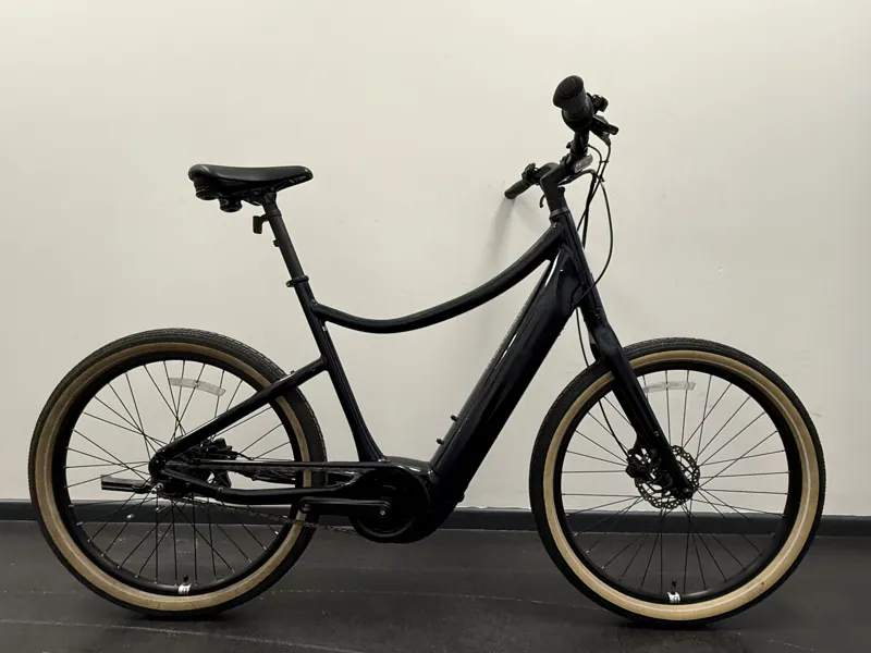 EX DEMO Momentum Vida E+ GTS 25km/H Large Electric Hybrid Bike 2025 in Ink