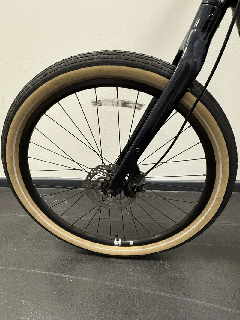 EX DEMO Momentum Vida E+ GTS 25km/H Large Electric Hybrid Bike 2025 in Ink-11