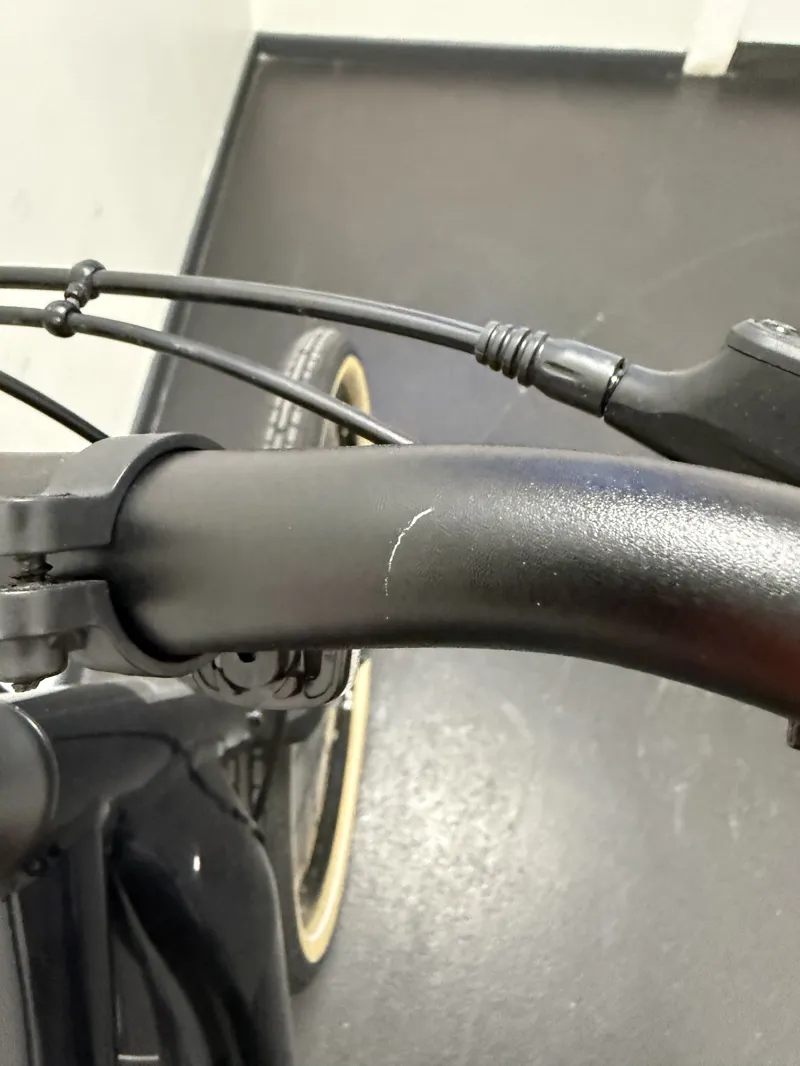 EX DEMO Momentum Vida E+ GTS 25km/H Large Electric Hybrid Bike 2025 in Ink-10