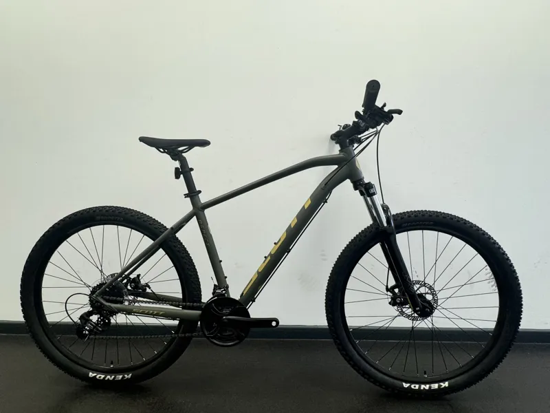 ONE OFF Scott Aspect 770 Mountain Bike Large 2024 in Green 