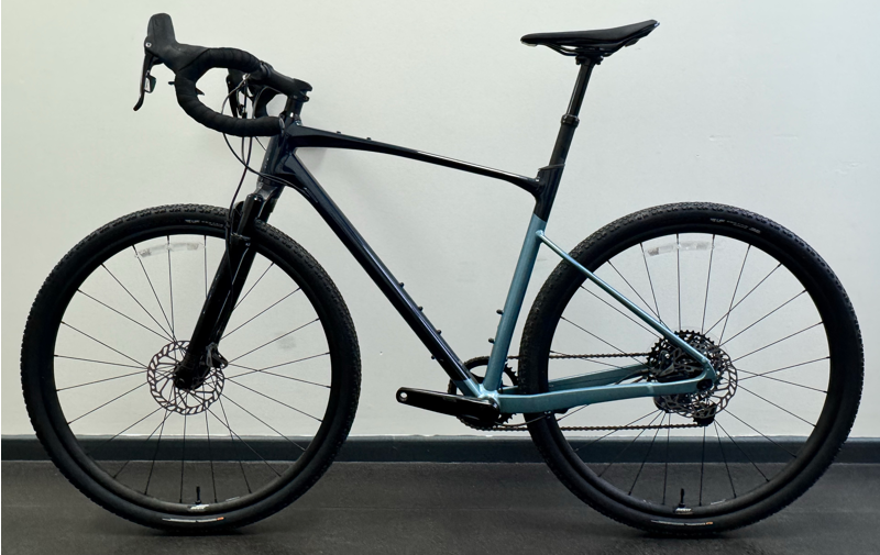 EX DEMO Giant Revolt X 1 Large Gravel Bike 2024 in Cold Night-5