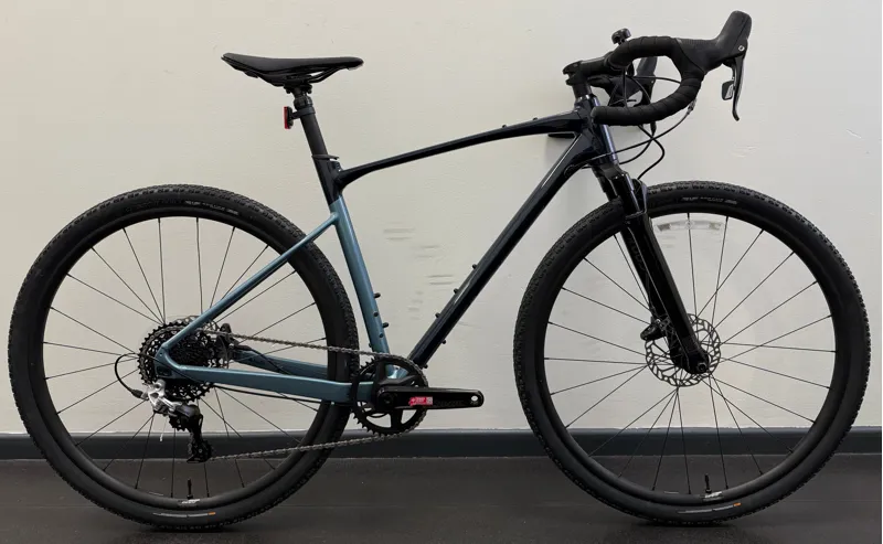 EX DEMO Giant Revolt X 1 Medium-Large Gravel Bike 2024 in Cold Night