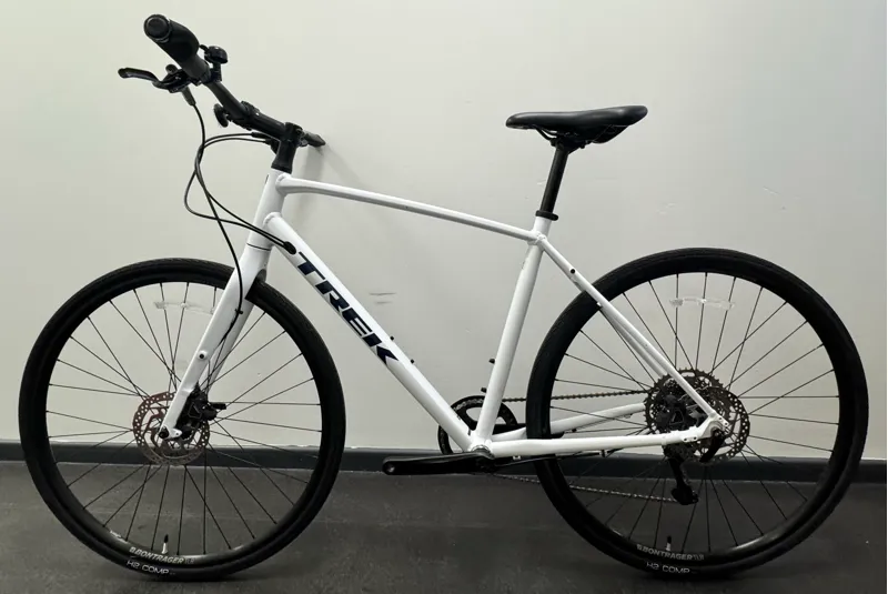 EX DEMO Trek FX 3 Disc Large Hybrid Bike 2024 in White-2