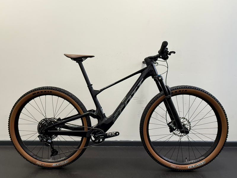 EX DISPLAY Scott Spark RC Comp Carbon Full-Suspension Mountain Bike Size Medium 2025 in Blue