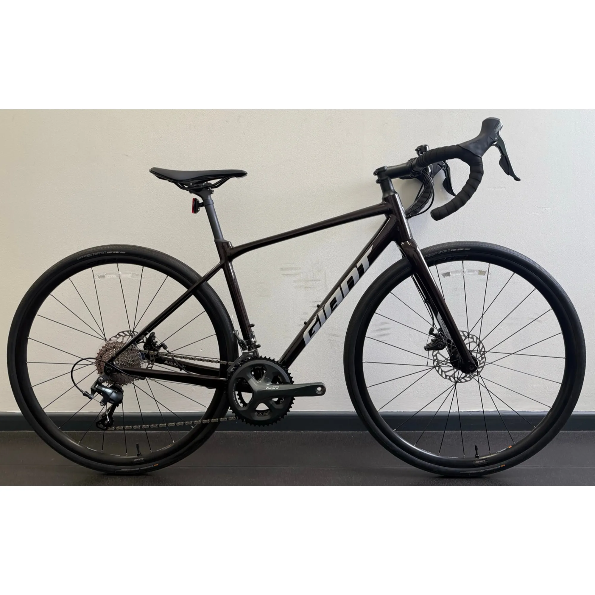 EX DISPLAY Giant Contend AR Road Bike Small 2025 in Gloss