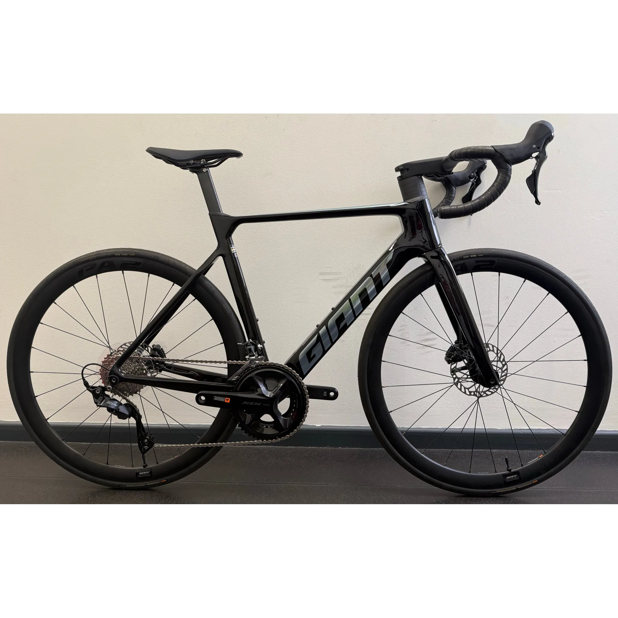 EX DISPLAY Giant Propel Advanced 2 Road Bike Medium 2025 in Carbon Smoke