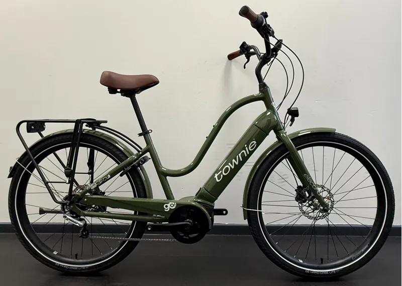 EX DISPLAY Electra Townie Path Go 5i Step Through Electric Hybrid Bike Medium 2025 in Olive 