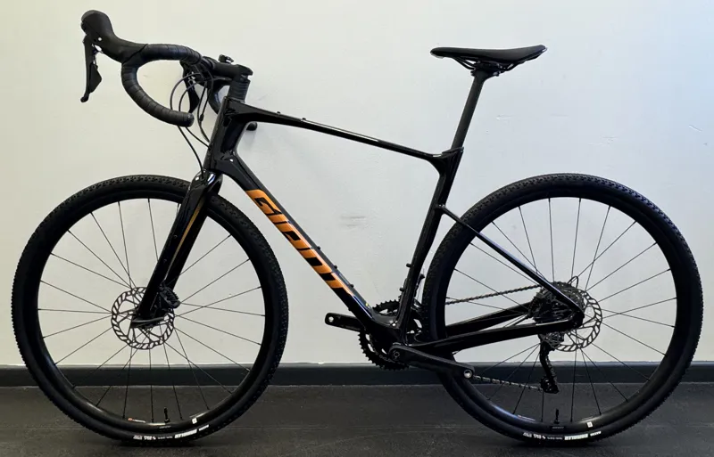 EX DEMO Giant Revolt Advanced 3 Gravel Bike Medium/Large 2024 in Black-1