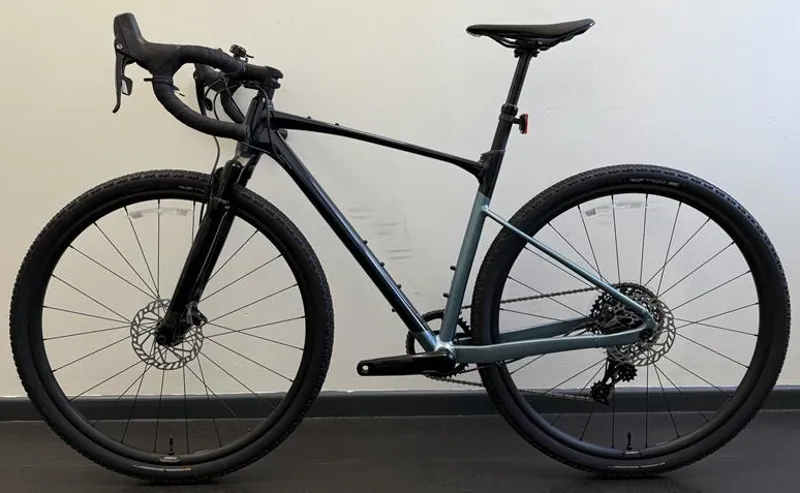 EX DISPLAY Giant Revolt X 1 Medium Gravel Bike 2024 in Cold Night-1