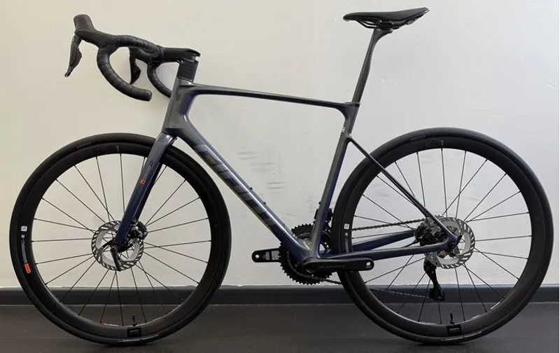 EX DISPLAY Giant Defy Advanced Pro 0 Road Bike Medium-Large 2025 in Interstellar-1