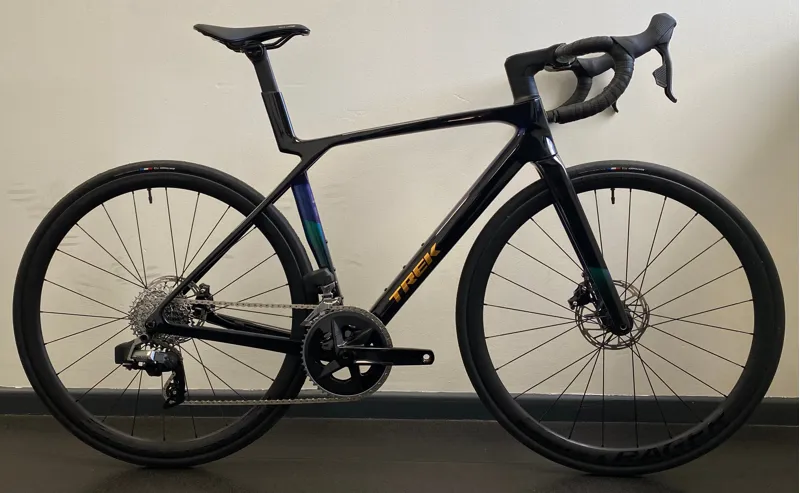 ONE OFF Trek Madone SL 6 AXS Gen 8 Road Bike Medium 2025 in Dark Star