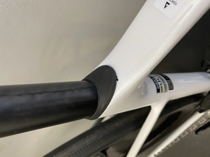 EX DISPLAY Giant Defy Advanced Pro 1 Road Bike Small 2026 in White-3