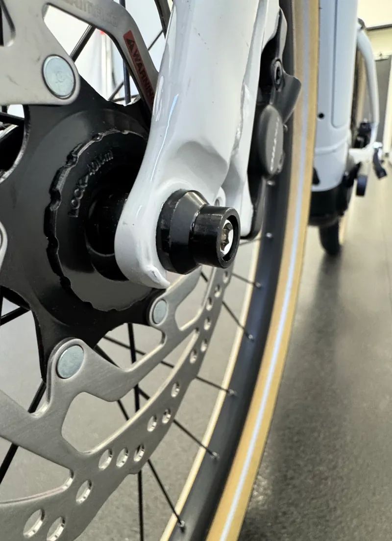 EX DISPLAY Momentum Vida E+ GTS 25km/H Medium Electric Hybrid Bike 2024 in Lunar-3