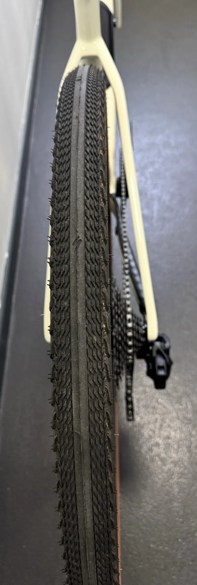 EX DEMO Specialized Diverge Comp 54 cm Carbon Gravel Bike 2024 in Gloss Birch/White-4