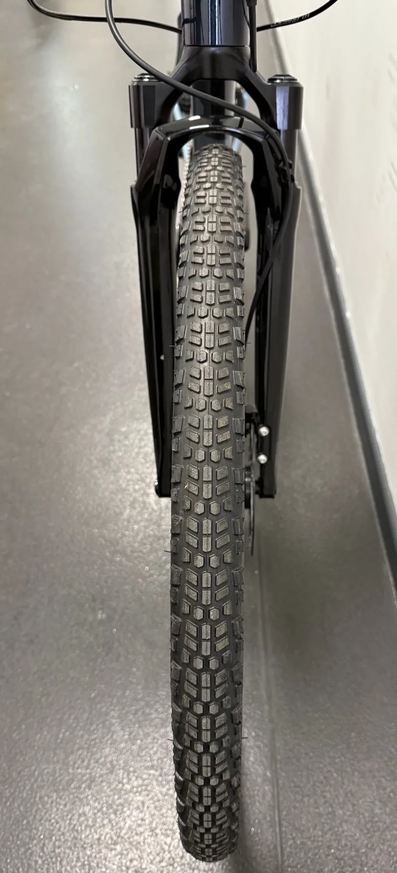 EX DEMO Giant Revolt X 1 Medium-Large Gravel Bike 2024 in Cold Night-3