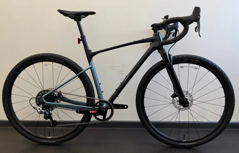 EX DISPLAY Giant Revolt X 1 Medium Gravel Bike 2024 in Cold Night