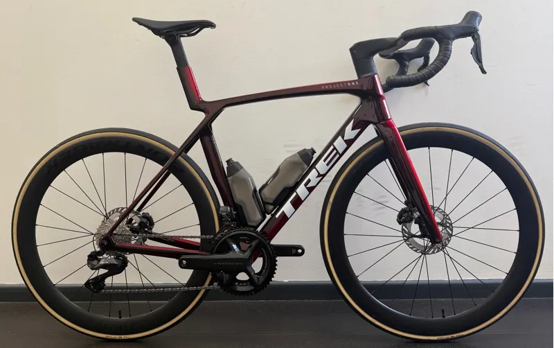 EX DISPLAY Trek Madone SLR 7 Di2 Gen 8 Road Bike Medium-Large 2026 in Carbon Red Smoke