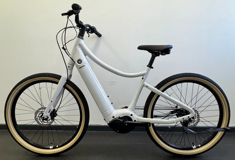EX DISPLAY Momentum Vida E+ GTS 25km/H Medium Electric Hybrid Bike 2024 in Lunar-1