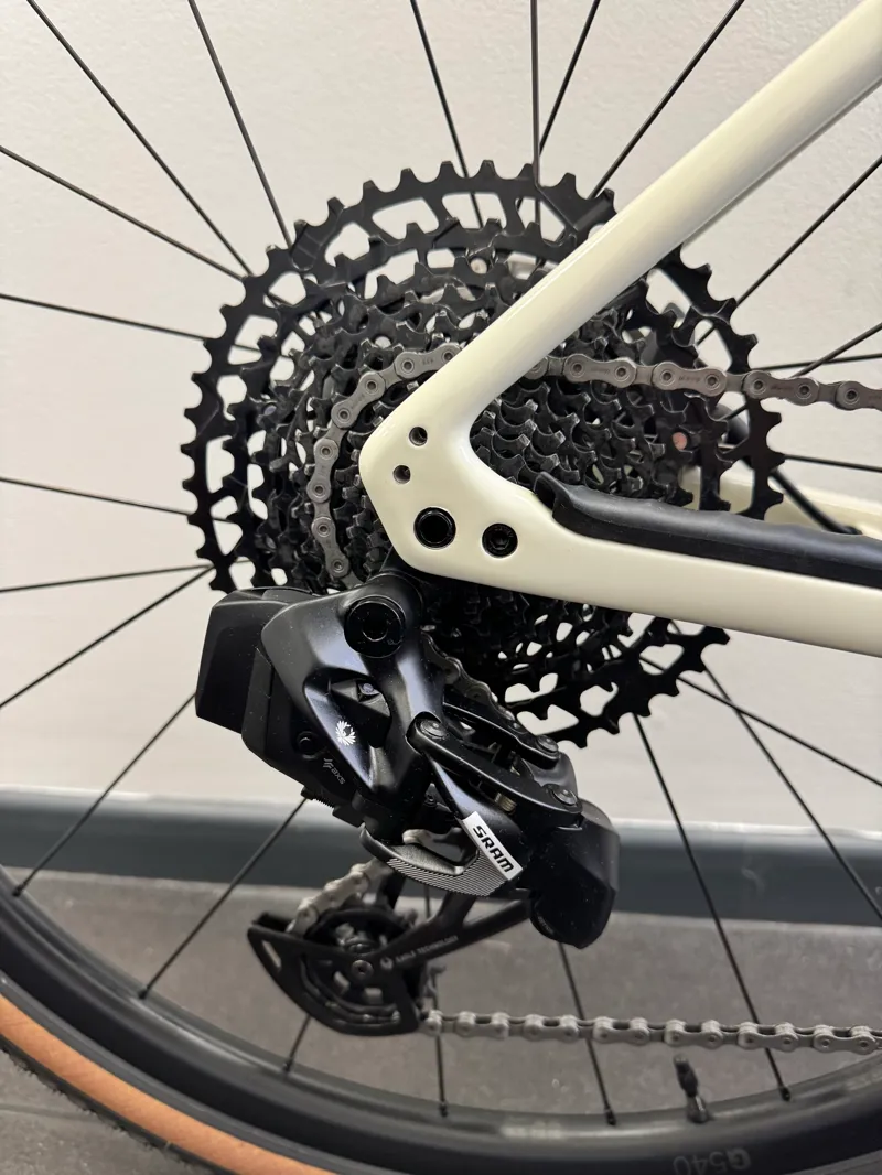 EX DEMO Specialized Diverge Comp 54 cm Carbon Gravel Bike 2024 in Gloss Birch/White-2