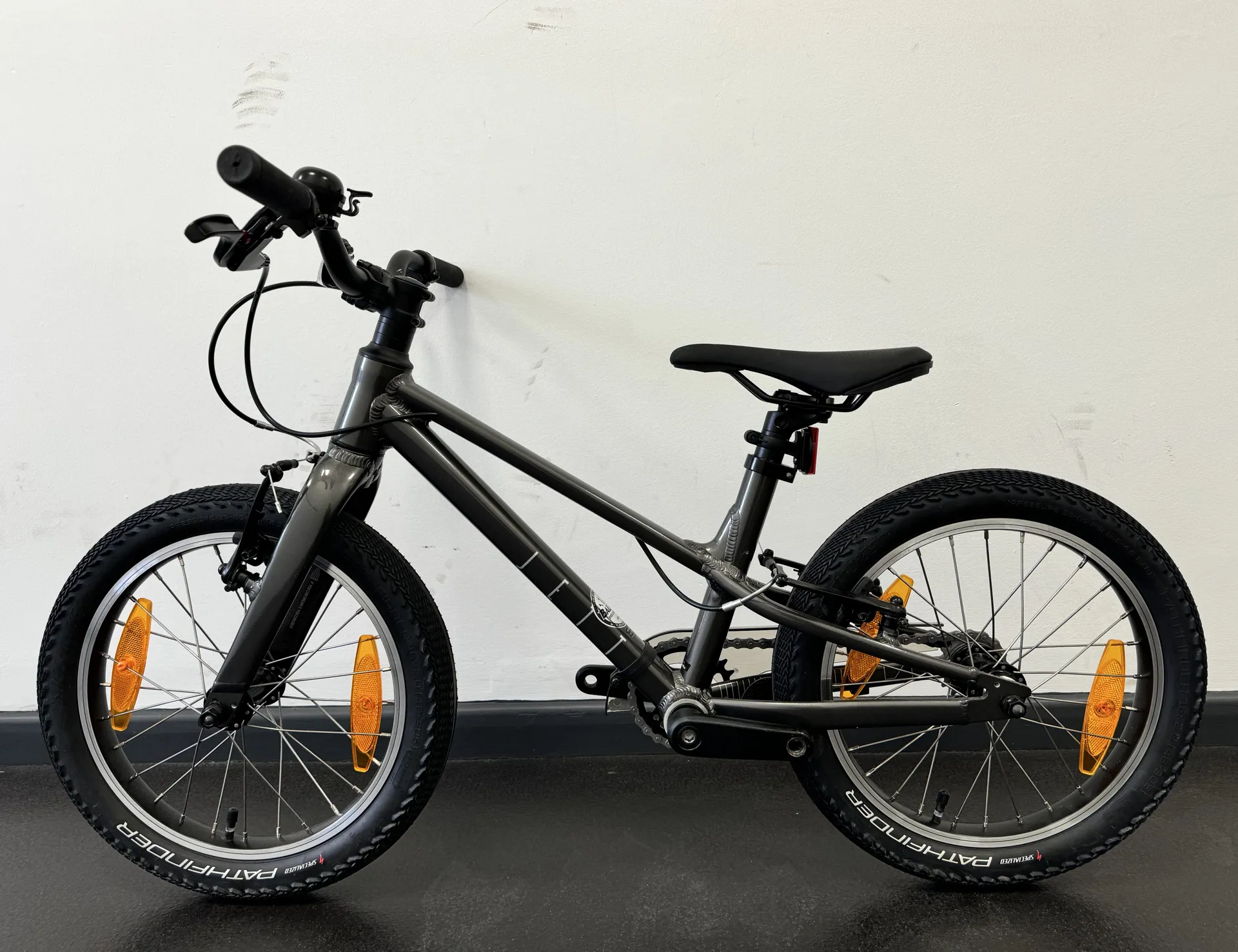 EX DISPLAY Specialized Jett 16 inch Kids Bike 2024 in Gloss Smoke and ...
