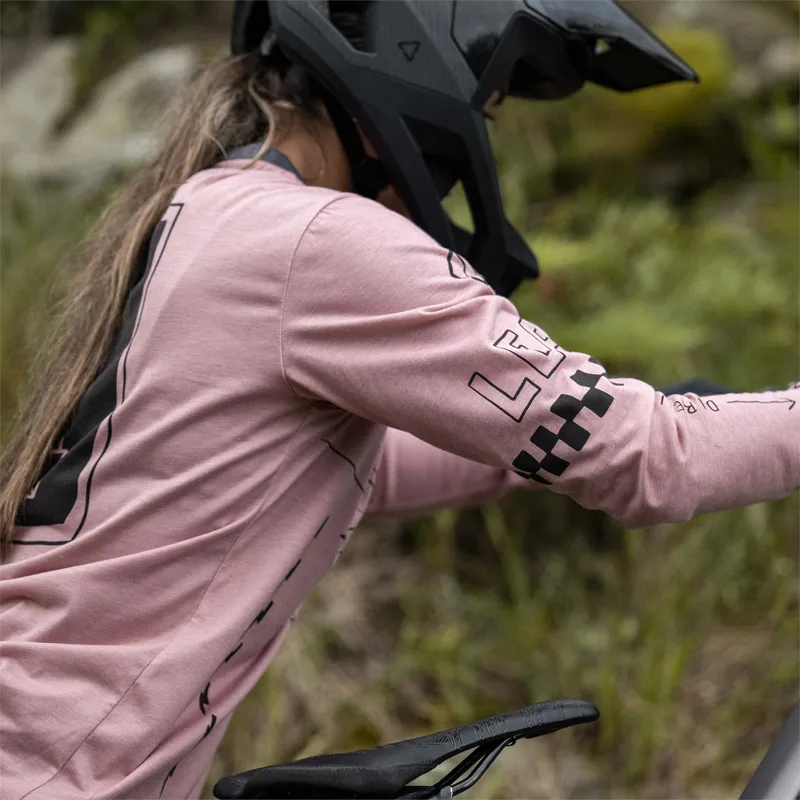 Leatt Gravity 3.0 Women's MTB Long Sleeve Jersey in Dusty Pink-2