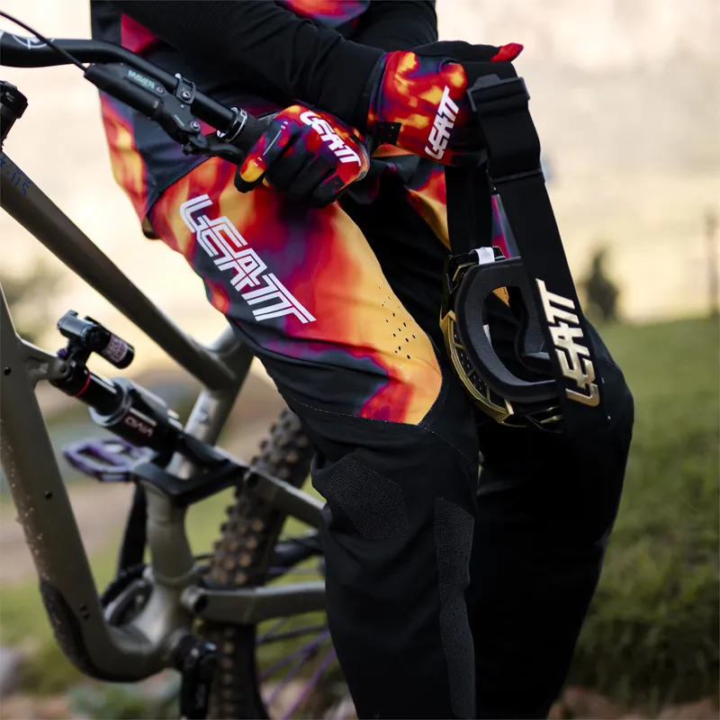 Leatt Gravity 8.0 MTB Pants in Heatmap Red-3