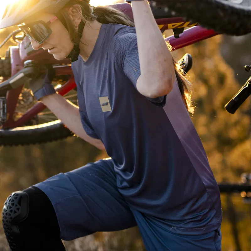 Leatt Trail 3.0 Women's MTB Short Sleeve Jersey in Cosmic Blue-5