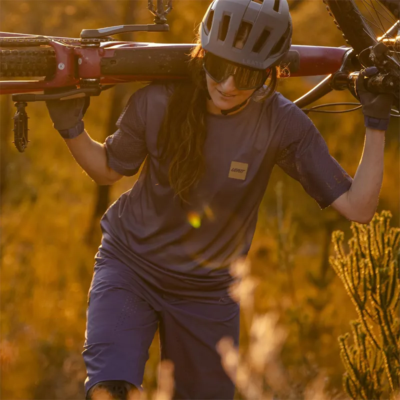 Leatt Trail 3.0 Women's MTB Short Sleeve Jersey in Cosmic Blue-6