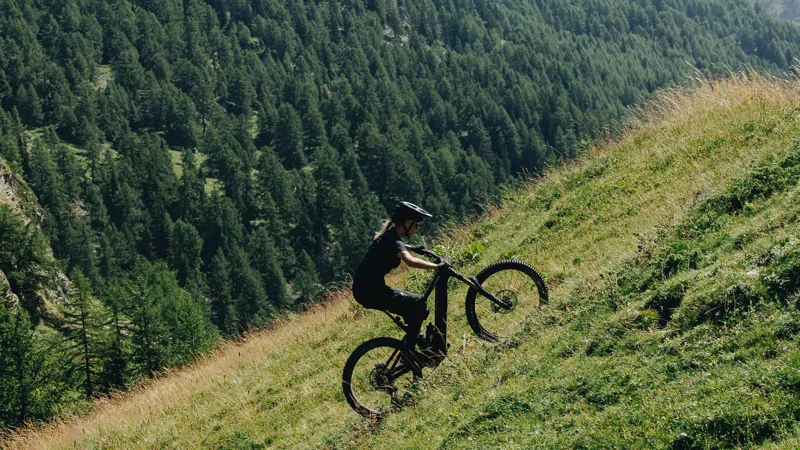 Specialized S-Works Turbo Levo 4 Carbon Electric Full Suspension MTB 2026 in Gloss Glacial Metallic-9