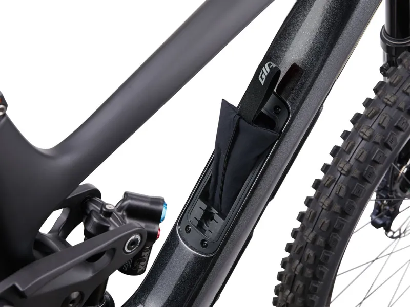 Giant Reign Advanced Pro 1 Full Suspension Mountain Bike 2023 in Black Diamond/Carbon-9