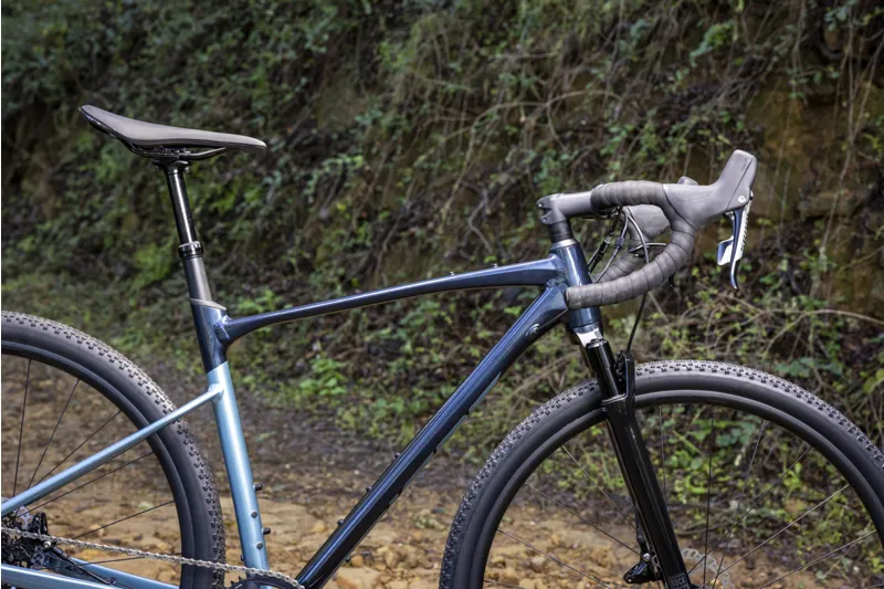 Giant Revolt X 1 Gravel Bike 2025 in Cold Night-3