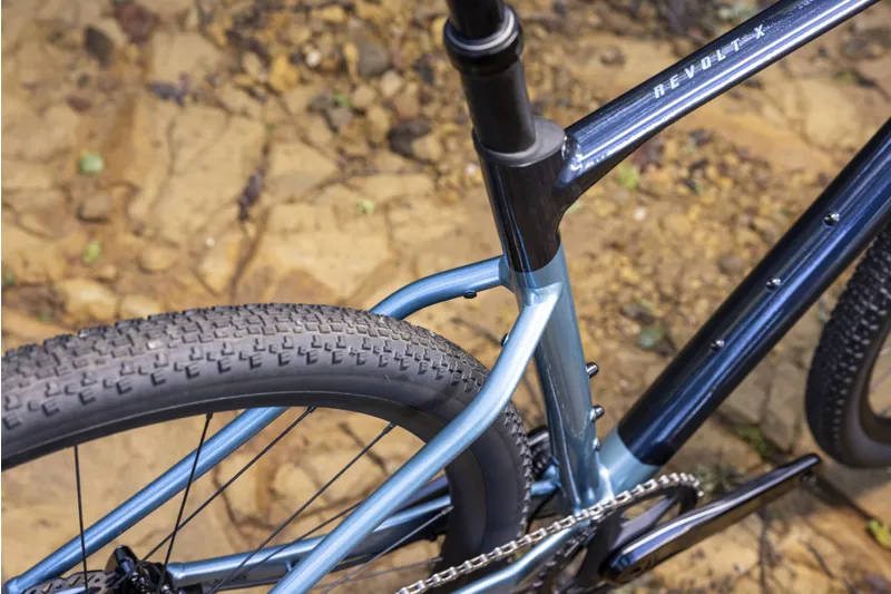 Giant Revolt X 1 Gravel Bike 2025 in Cold Night-5