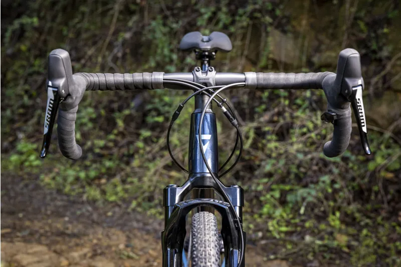 Giant Revolt X 1 Gravel Bike 2025 in Cold Night-6